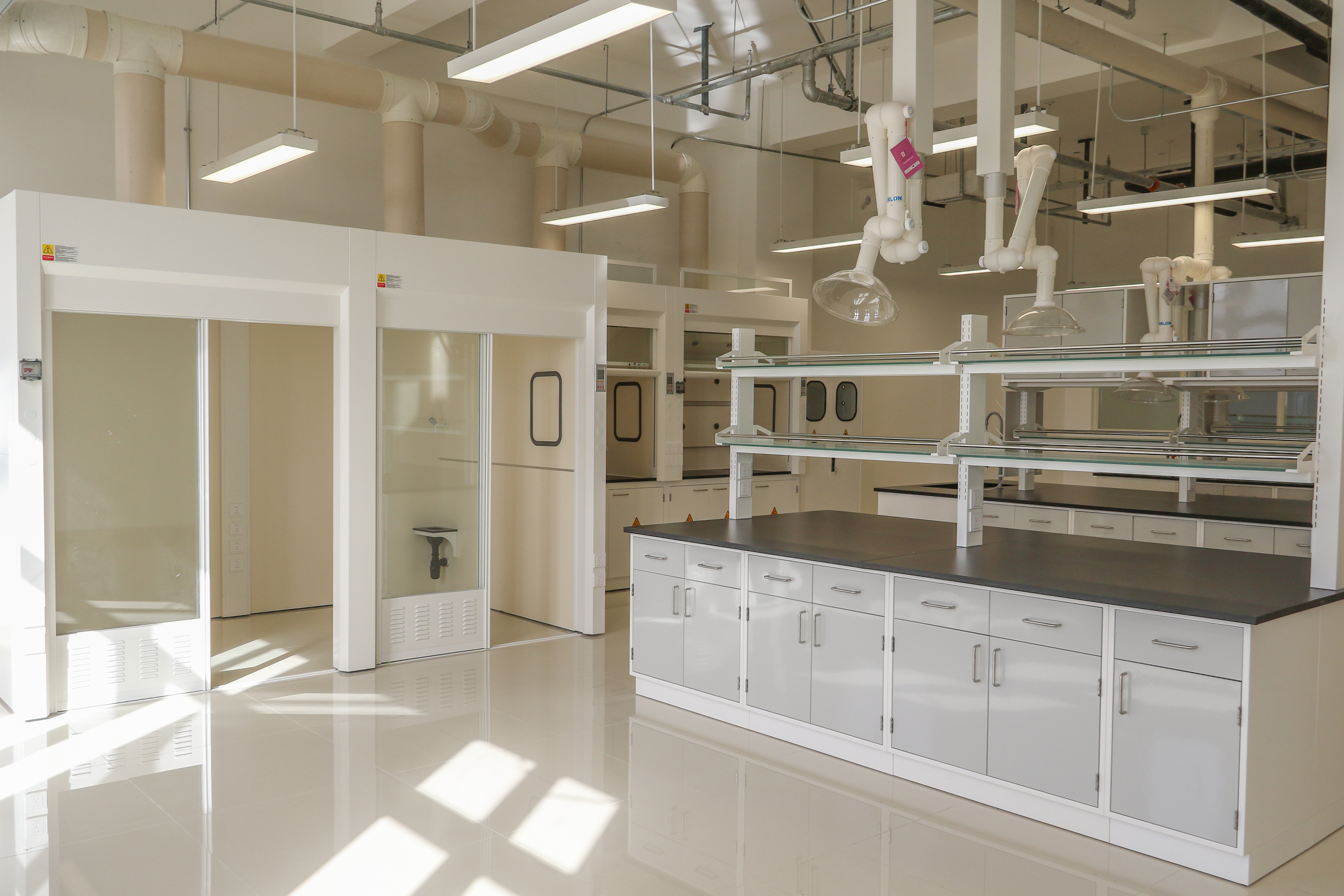 kasus perusahaan terbaru tentang Lemari Laboratorium Furnitur Laboratorium Institut Proses Beijing Lemari Ventilasi Laboratorium